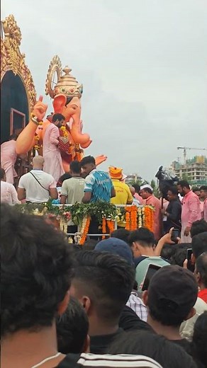 Immersing the World's Largest Ganesha Idol (Lalbaug Cha Raja Visarjan)