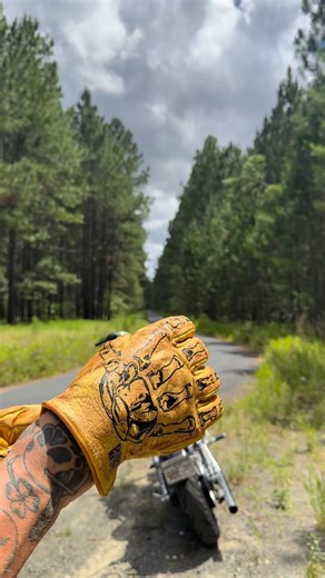 Shinpo Marketplace on Instagram: "timeless classic leather gloves"