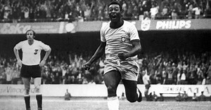 Kamery tego nie nagrały, ale i tak możesz zobaczyć najpiękniejszego gola Pele w karierze