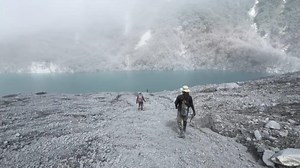 跋涉5天！9人探勘隊抵堰塞湖「粉塵瀰漫」　災難場景曝 │TVBS新聞網