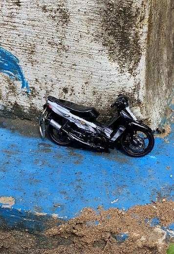 Exploring Scenic Rides with Motorcycle Keychain Collection