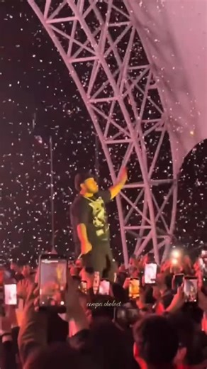 Compacholo CT on Instagram: "#victormendivil #santa #navidad #compas #méxico"