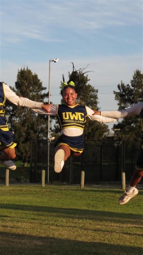 Dallas Cowboys Cheerleaders: High Kicks to Start the Week