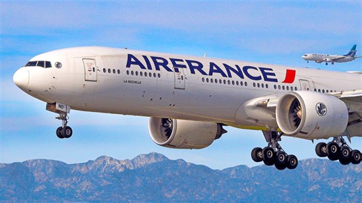 Watch jets land just meters away at 250+ km/h - "Too close"