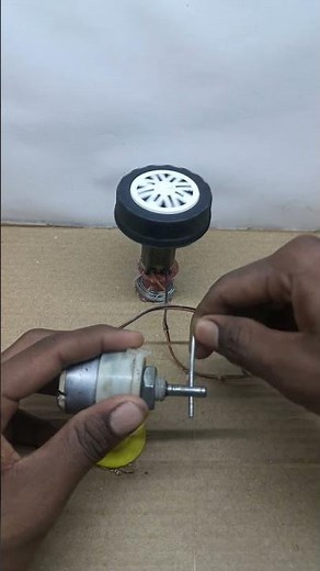 Generating Electricity with a Hand Crank! ⚡⚙️