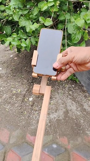 assemble a simple tripod #woodworkingideas #woodcrafts #woodart #diyproject #handmadeproduct #fblifestyle | Cholis Sangkar