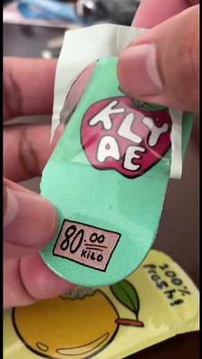 Applying graphics on fingerboards