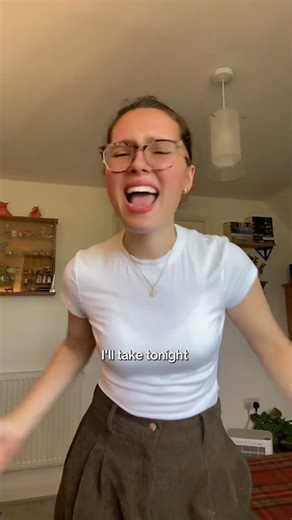 signing a cover song in British Sign Language #bsl #signlanguage #britishsignlanguage #sign