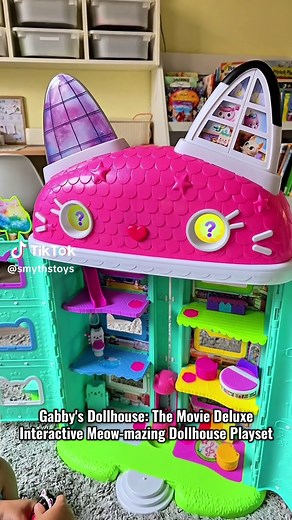 Step into Gabby’s World with the Gabby's Dollhouse: The Movie Deluxe Interactive Meow-mazing Dollhouse Playset! 💖 Enjoy full 360 degree play across 7 themed rooms and cat-tastic play areas. This interactive dollhouse also features animated LCD eyes that light up with digital expressions, and 60 interactive animations!🙀 ONLY £79.99/€99.99! Don’t forget, FREE Delivery on orders over £20/€25 at Smyths Toys! *T&Cs apply! ✅ Product code: 248437 #smythstoys #gabbysdollhouse #toytok #dolls #gabby