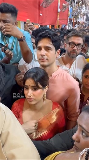 The50shows004 | This is happening in broad daylight, in full public view, and even with police presence. Now imagine what could have happened without any... | Instagram