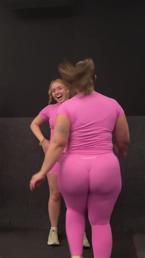 we're just girlies🩷 @Strengthen valentijnssale 24% korting met de code LIV #fyp #foryou #sale #girls #strengthen @Shivane | Content creator @inshapewithnaomy @Aimey Lynn Koopmans