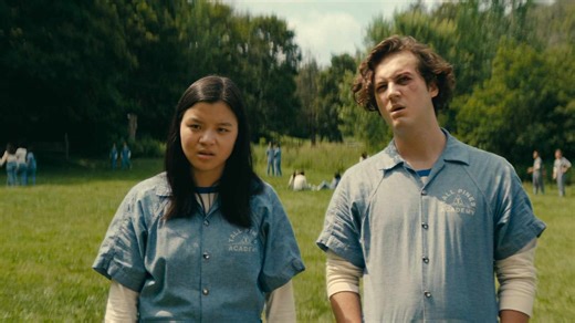 Critique d’Indociles : que vaut le nouveau thriller à tendances sectaires de Netflix ?