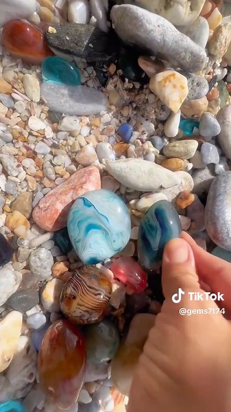 Exploring the Beauty of Ocean Pearls and Gemstone Crystals