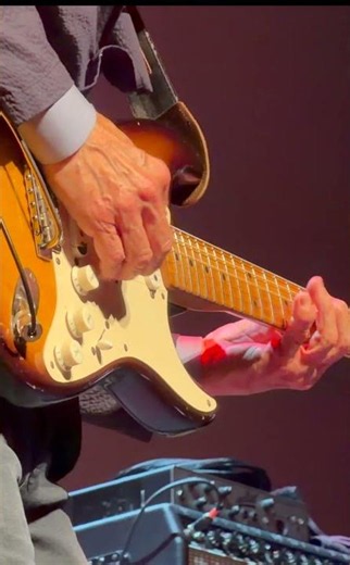 Eric Johnson — "Cliffs of Dover" | Front Row Guitar Solo · Clearwater