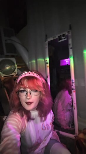 Y2K Makeup and Fashion: Embracing Alternative Styles