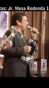 "Lamento de la Selva" es un tema instrumental icónico de la cumbia peruana, compuesto por el músico Carlos Baquerizo González en la década de 1960. Esta pieza es una de las más representativas del estilo de cumbia amazónica o cumbia selvática, que se caracteriza por la fusión de ritmos tropicales con elementos musicales propios de la selva peruana. Carlos Baquerizo, oriundo de Iquitos, fue uno de los pioneros en el desarrollo de la cumbia amazónica. "Lamento de la Selva" refleja la conexión con 