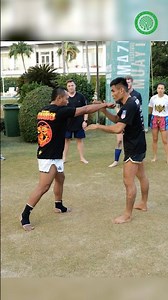 Muay Thai Training - Creating Angles with Saenchai