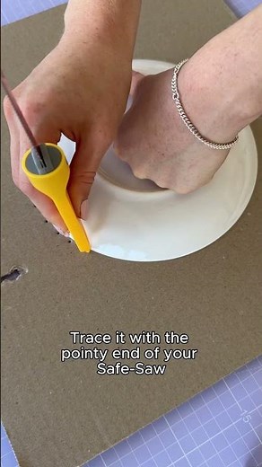 How to cut perfect cardboard circles with the Makedo Safe-Saw! #tutorial