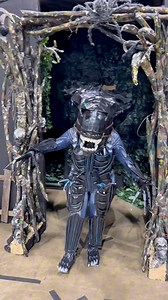 77K views · 1.3K reactions | The queen has emerged! The queen Xenomorph! No one can hear you scream in space… @vampira8807 on IG #AlienEarth #alien #aliens | Wilkes Family Halloween Displays | Facebook