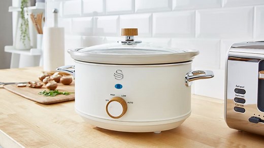 I tried Swan's retro slow cooker – it's big enough to feed a family, looks FAB in my kitchen and cooks a delicious meal - Netmums