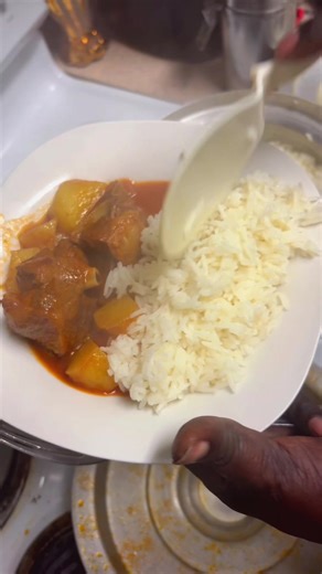 Making mula batatis and rice for dinner tonight 🥰😋👍🏾#southsudanesetiktokers🇸🇸🇸🇸🇸🇸 #fyp #viral #food #cooking