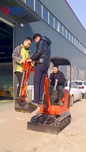 The mini excavator can actually drive two people, which is great#excavator #shorts#shortvideo