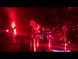 Ellie Goulding - Animal (live in London 16.10.2013)