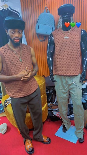 Nous sommes une entreprise de vente des habits pour hommes.Chez nous ,chaque client est le bienvenu,propose et en sort toujours satisfait de nos produits.Au de la,nous recevons bien cordialement nos clients,sans distinction de classe et ethnie.Les achats se discutent comme se partagent les riz en famille:En beauté,sans aucune haine entre autre.Nous sommes size à bonfi corniche,à quelque mettre du port. Pour nous retrouver,vous pouvez contacter ces numéros suivant :666255523. 624689143 | All Lë L