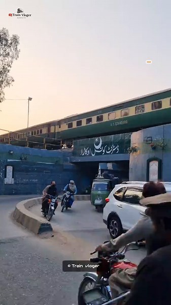 okara underpass train view tezgam express #million #pakistanrailways #econmyclass #viral #viral_video #1m #travel #trainvloger888 #okara #districokara #train #underpass #geu40 #pakistan