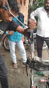 Hero Honda Splendor Rear Shocker Repair #shocker #shockerrepair #shock #motorcycle #devautocenter | Ravi Prjapati Railpariya