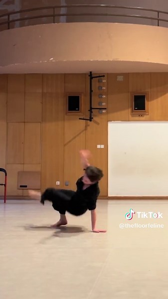 More sticky floor improv #contemporarydance #contemporaryart #floorwork #dancer #contemporarydancer