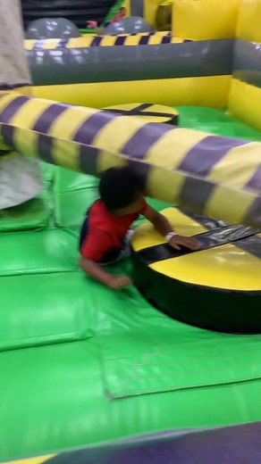 Fool me once (IG/hairs_4_u) #fy #fyp #foryou #foryoupage #kid #fair #kidsgettinghurt #viral #viralvideo #swingarm #swingingarm #bouncehouse #fallen #fail #double #doublefail #headshot