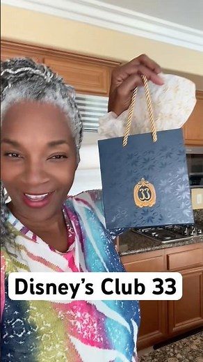 Wait Until You See What’s Inside Disney Club 33 Bags! 👀🏰#Disney #Club33 #Disneyland #disneyworld