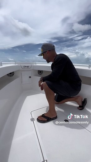 🔥Full Limitless Walkthrough🔥 - We linked up with Limitless Boats, so we could take a close look at their impressive 26’. Let us know what you think about this long form content so we can do more of these if interested. Enjoy! - #CenterConsolesOnly #LimitlessBoats