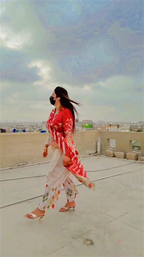 Pari live dance video — Pari live dance performance