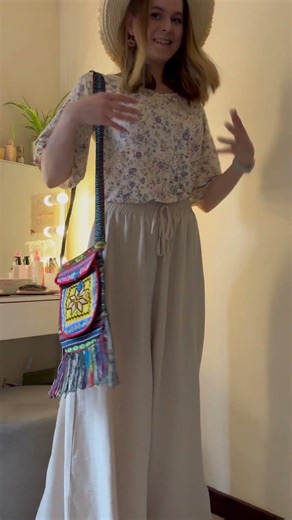 WNEEDU Women's V-Neck Tunic Summer Blouse Short Sleeve Casual Loose Tops Top with Ruffle Sleeves