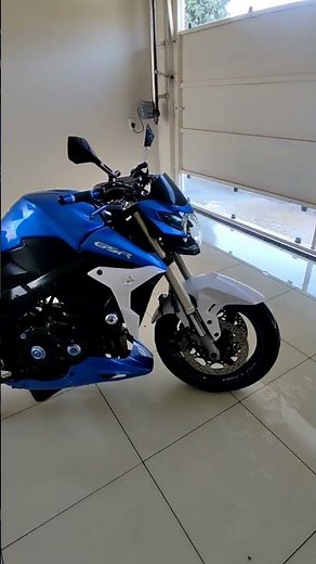 SUZUKI GSR 750!
