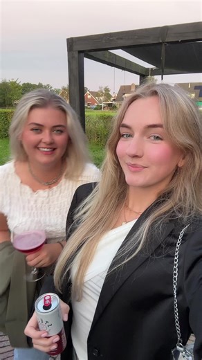 Video's van jennavanderwal (@jenna.van.der.wal) met Gaan We Weg - Roxy Dekker