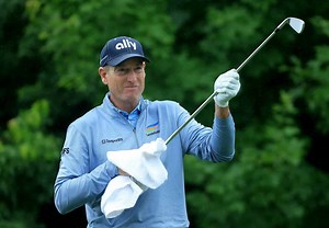 Can you wrap a golf towel round your grip? What the rules say | National Club Golfer
