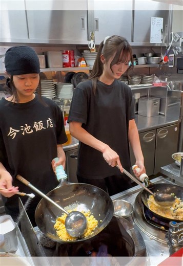 今池飯店チャー×三條チャー✨ それぞれの店舗のつくり方で♩ #今池飯店 #新山直人 #焼豚ラーメン三條 #チャーハン #friedrice