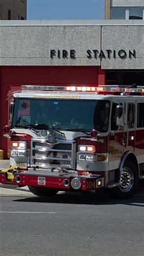 Arlington County Fire Paramedic Engine 104 Responding #Shorts #fireapparatus #gogetembrothers