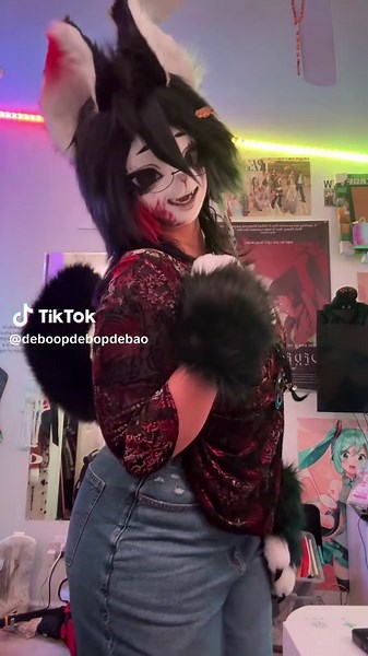 Understanding Possessive Behavior in Foxes