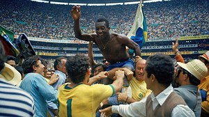 Pelé - der König des Fußballes: Die Ausnahmekarriere der brasilianischen Legende in Bildern