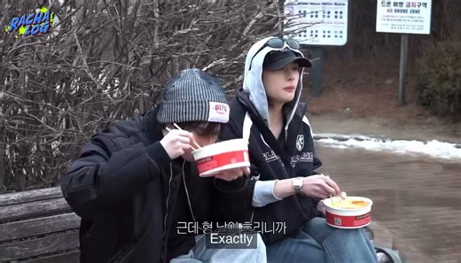 🥟: but hyung since it’s a cloudy day, i think that’s why hyung can eat here. 🐰: ahhh, that’s why!🥟: right??hyune suddenly remembering minho’s fear of heights is so DEAR TO ME (they’re in a high place)