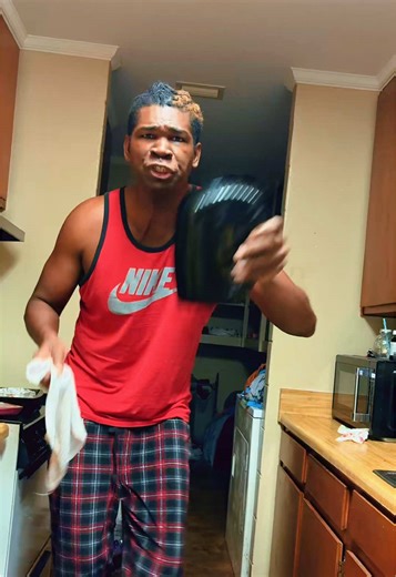 I’m so extra when washing the dishes 🤣 #washingdishes #Smacking #toofunnynottoshare #MakesSomeoneSmile #garysepisodes