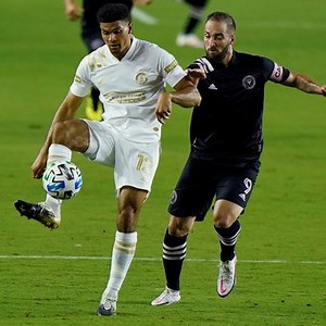 Los hermanos Higuaín debutaron con un empate