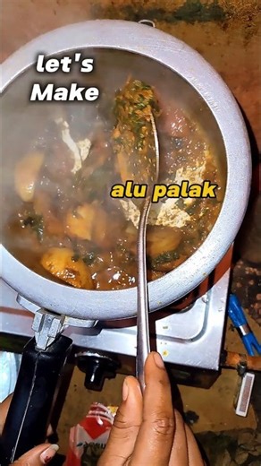 alu palak ki raspi #shortvideo #food #shorts 🥔🥬