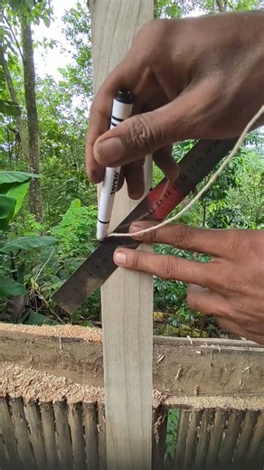 a simple way to cut 45 degrees, to make a 90 degree angle.#tips #diy #woodworking #tricks