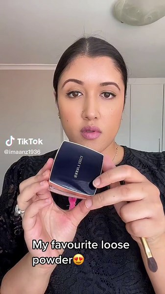 Double wear sheer flattering loose powder #makeup #makeuptutorial #loosepowder #doublewearsheerflatteryloosepowder #fyp #fypシ #esteeteam #esteebeautyadvisor #esteelaudermakeup #beautytok