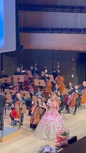 Sopranoja e njohur Inva Mula është prezantuar me një koncert të jashtëzakonshëm në Lincoln Center David Geffen Hall të New York. Mula është shoqëruar nga Orkestra Simfonike e SHBA-ve. / KultPlus.com | KultPlus.com